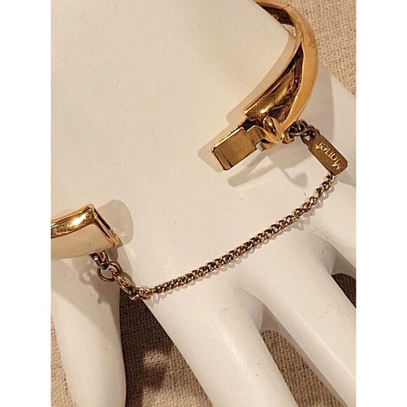 Vintage Classic Monet Goldtone Cream Knot Enameled Cuff Bangle Bracelet Signed - Picture 4 of 12